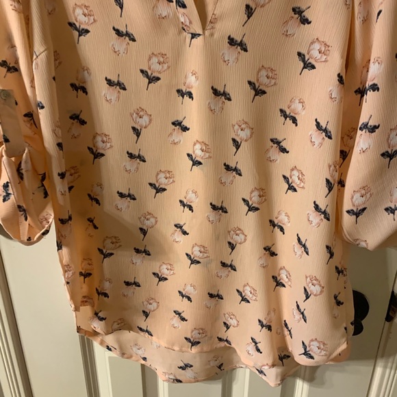 Beautiful peach blouse - Picture 7 of 8